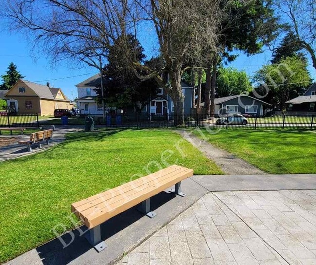 Building Photo - Central Tacoma Rambler