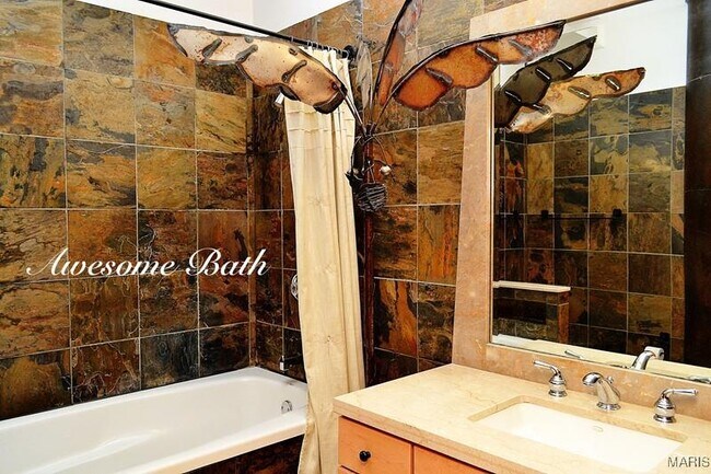 Building Photo - 701 N 15th St