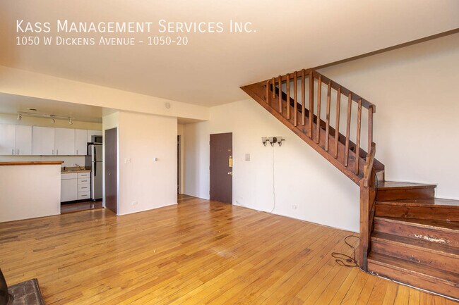 Building Photo - 1050 W Dickens Ave