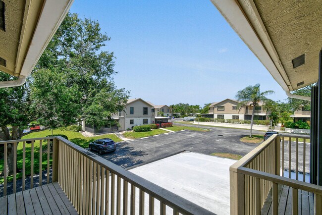 Building Photo - 7361 SE Jamestown Terrace