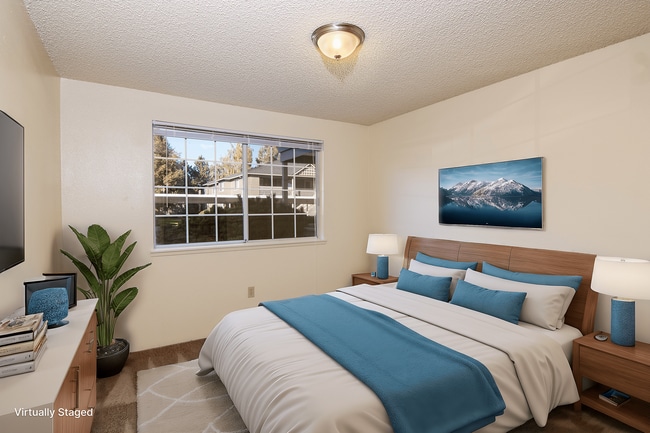 Poplar Village - Medford Oregon - Living Room - Poplar Village