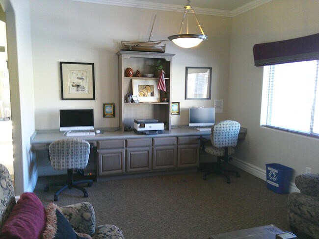 Building Photo - SilverCreek Distinctive Attached 1 BR Home