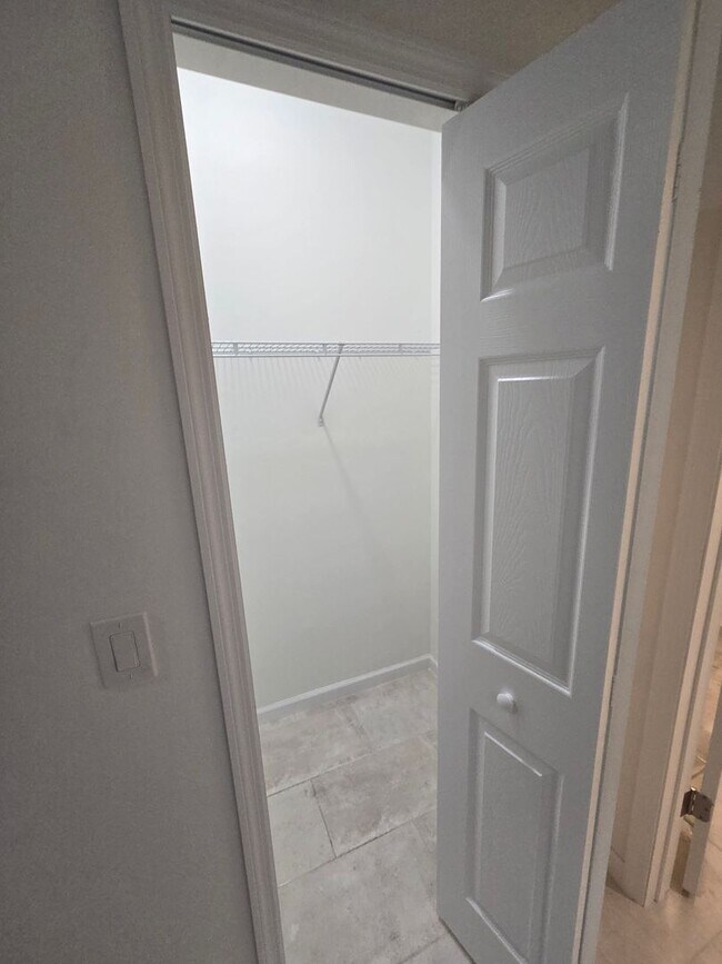 Building Photo - Brand new 3+DEN -2 BATHROOM 2 CAR GARAGE I...