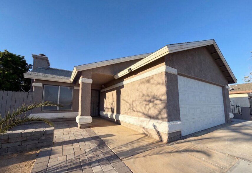 Building Photo - 2553 E Ave J 4