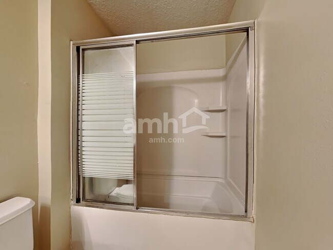 Building Photo - 11673 Brian Lakes Dr