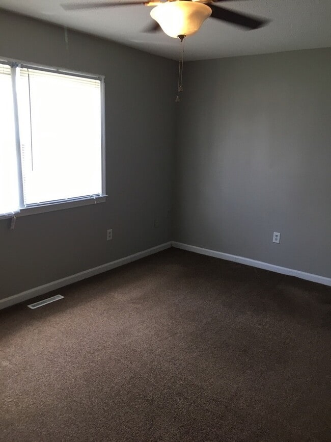 Building Photo - 2 Bedroom/1.5 Bath Condo for Rent! $1,300....