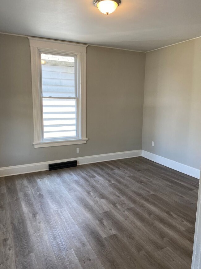 Building Photo - Newly renovated home immediately available