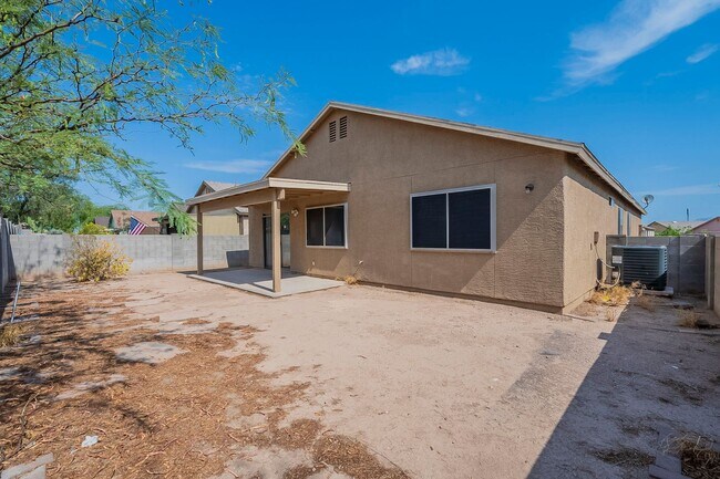 Building Photo - Spacious 3-Bed Tucson Rental with Garage &...