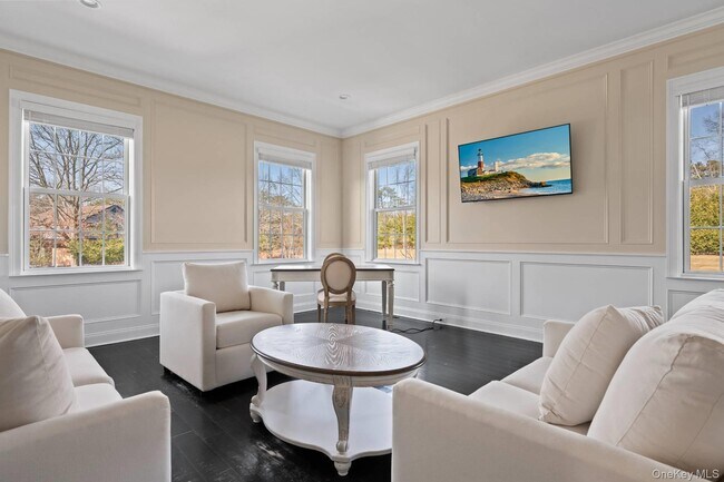 Building Photo - 490 Montauk Hwy