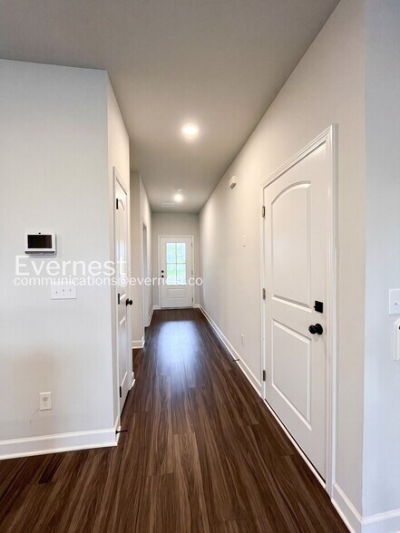 Building Photo - 167 E Millbrook Dr