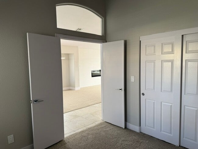 Building Photo - STUNNING 3BD/2BA SINGLE STORY BEAUTY IN THE HEART OF THE SOUTHWEST!!  **GORGEOUSLY REMODELED!! **...