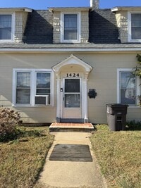 Building Photo - 1424 W. Fourth St. - 3 Unit