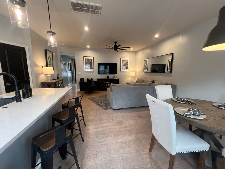 Building Photo - 7002 Fairmile Run