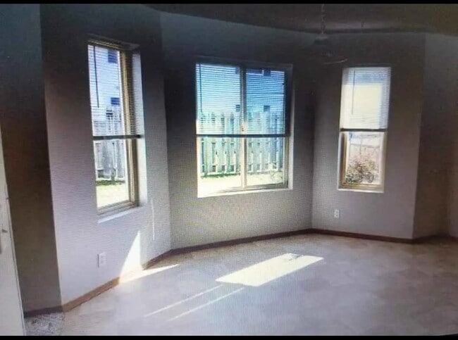 Building Photo - 2425 Bostrom Ct