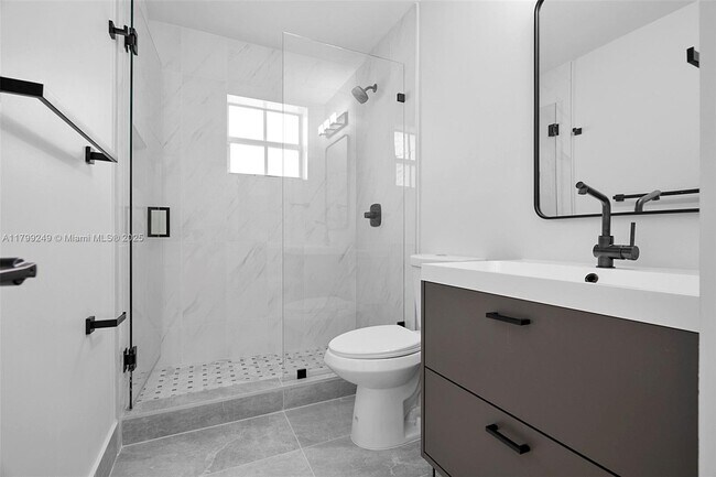 Building Photo - 824 Sand Creek Cir
