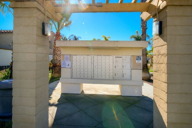 Building Photo - Charming Single Level Home in Oceanside