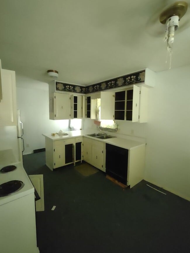 Building Photo - Brick Home For Rent