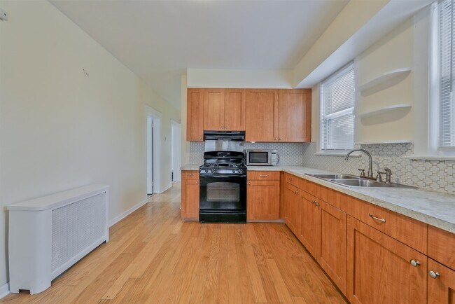 Building Photo - 26 MONTROSE Ter