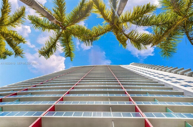 Building Photo - 2600 E Hallandale Beach Blvd