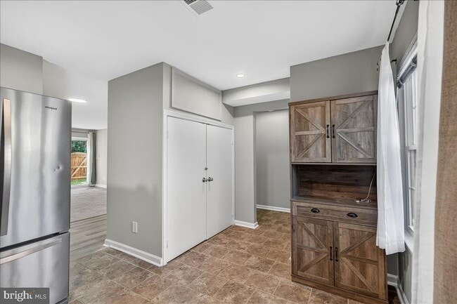 Building Photo - 16294 Taconic Cir