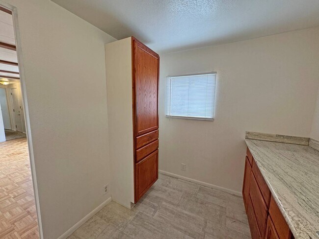 Building Photo - 70210 CA-111