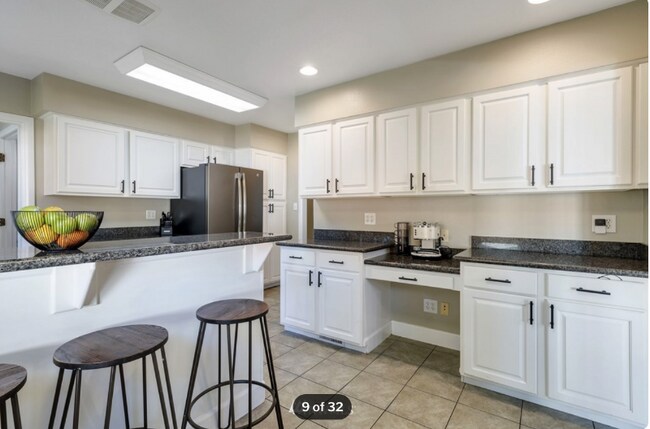 Building Photo - 37110 5th Ave SW