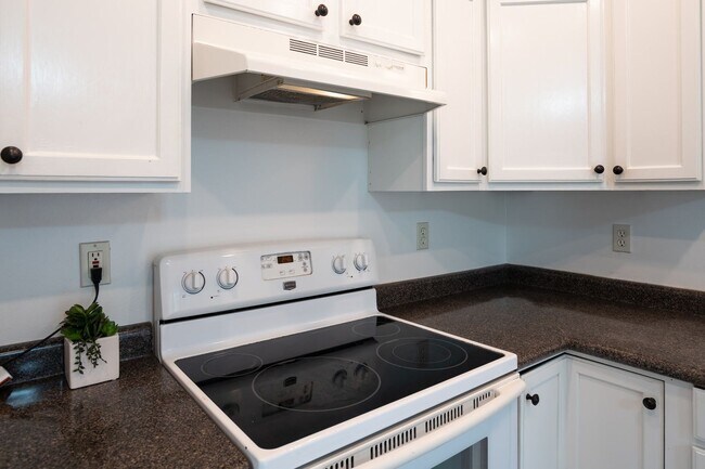 Building Photo - Unfurnished, 1 Bedroom/1 Bath, Ohana