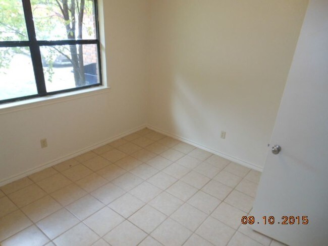Building Photo - 205 Jason Dr