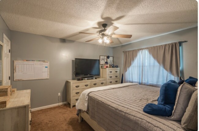 Building Photo - 908 Churchfield Dr