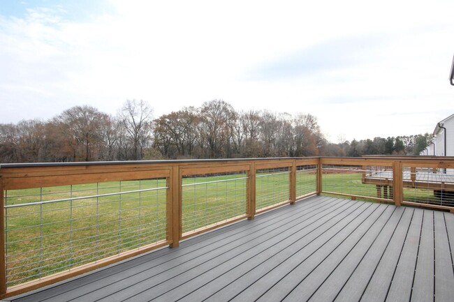 Building Photo - Luxury Three Bedroom Townhouse in Lincolnton