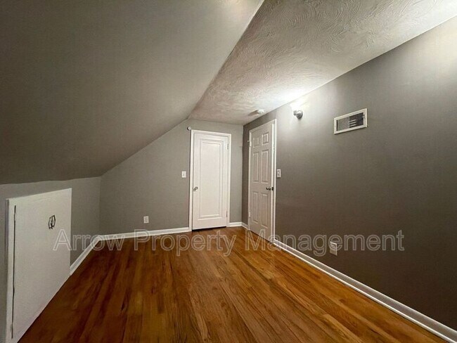 Building Photo - 1301 S 10th St