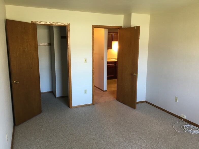 Building Photo - 1657 S Carriage Ln