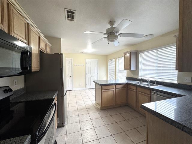 Building Photo - 10608 Red Cedar Dr
