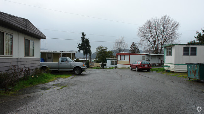 Primary Photo - Gilley's Trailer Park