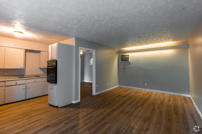 1BD, 1BA - 650SF - Chelmont Apartments RGLLC