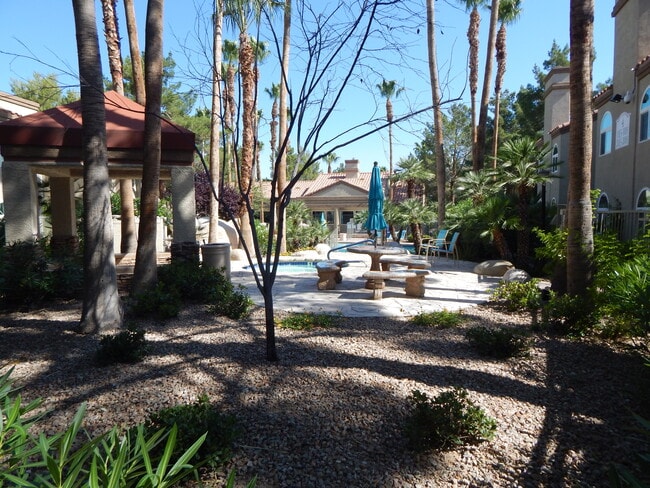 Building Photo - 3145 E Flamingo Rd