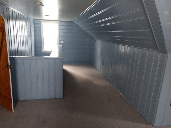 Building Photo - **Lake Nokomis Beauty! 3 Bed 1 Bath!**