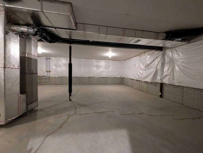 Building Photo - 8210 Daylily Dr