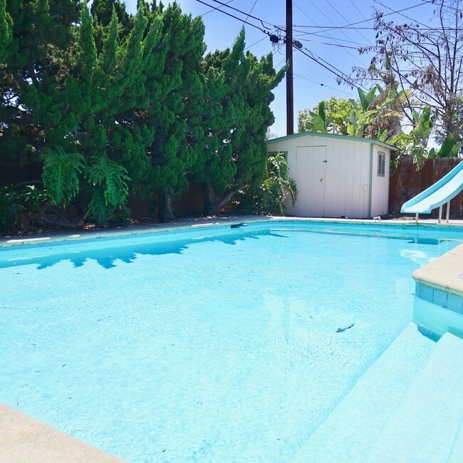 Building Photo - Available August 2026- 5 Bedroom with a POOL - on MARY LANE