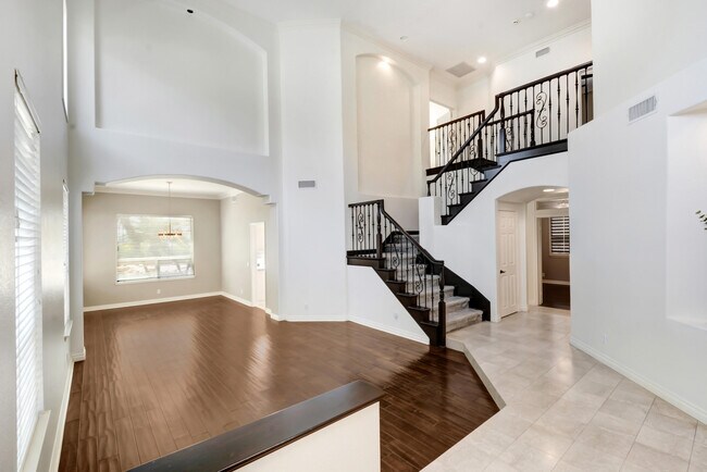Building Photo - 27452 Avanti Dr