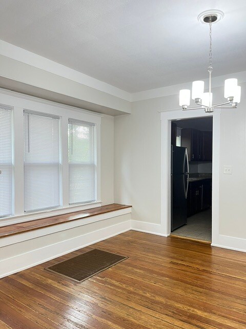 Building Photo - 143 N Stone St