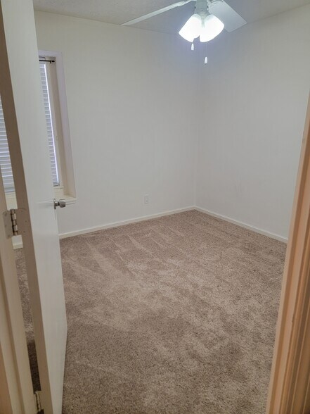 Bedroom 3 - 137 Marsh Edge Ln