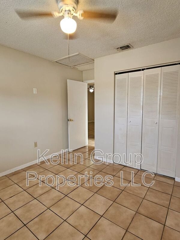 Building Photo - 2351 Chestnut Hills Dr