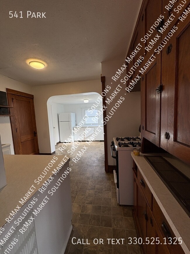 Building Photo - 541 Park-