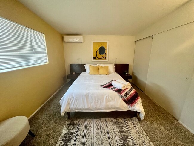 Building Photo - 3 Bedroom 2 Bathroom - Fully Furnished - Mid Century Modern