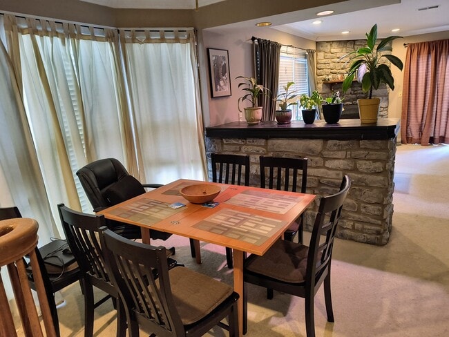 Building Photo - 945 Chinoe Rd