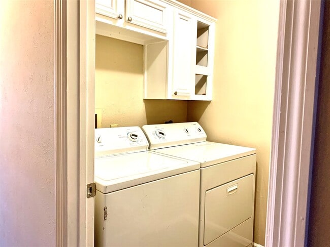 Building Photo - 14115 Cascade Falls Dr