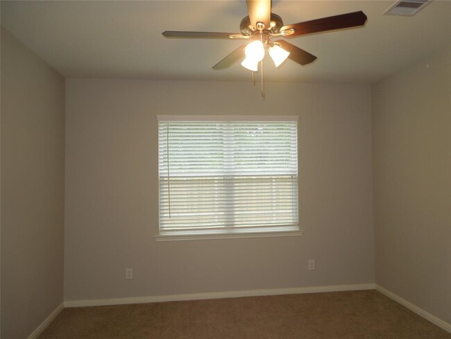 Building Photo - 10470 Sweetwater Creek Dr