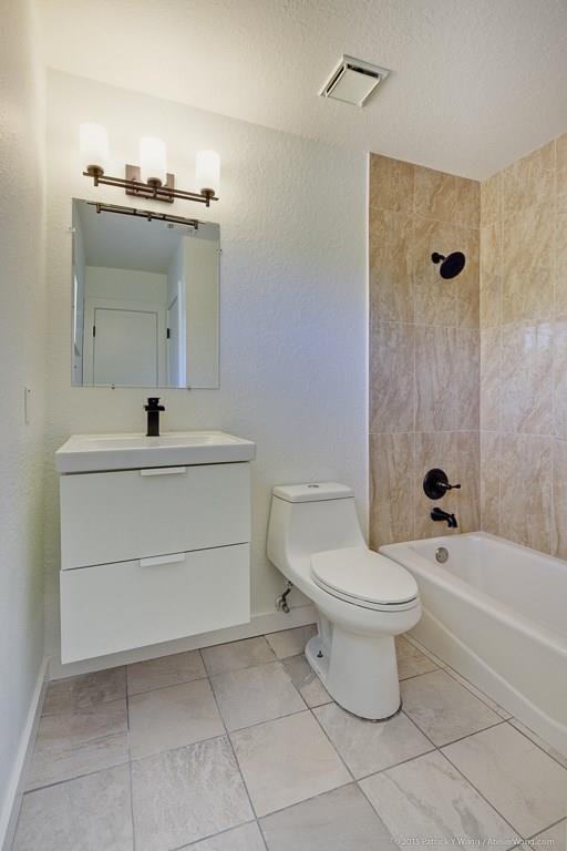 Building Photo - 1601 E 10th St