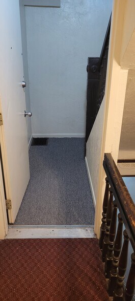 Unit entry - 346 Meyran Ave